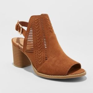 Universal Thread Women’s Elden Slingback Pumps